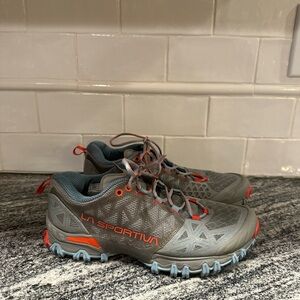 Women’s La Sportiva Bushido II Carbon/Hibiscus Size 7